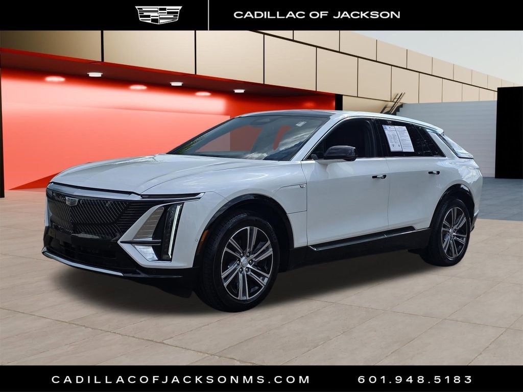 2024 Cadillac LYRIQ Luxury 2