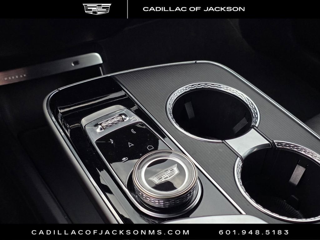2024 Cadillac LYRIQ Luxury 2