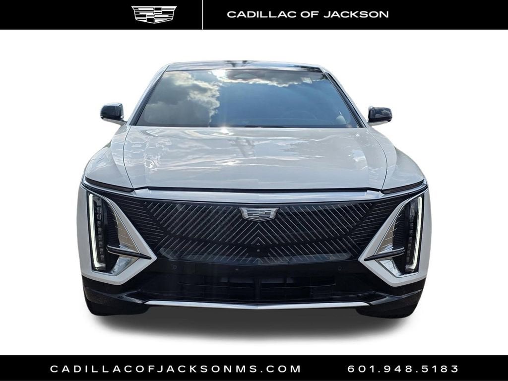 2024 Cadillac LYRIQ Luxury 2