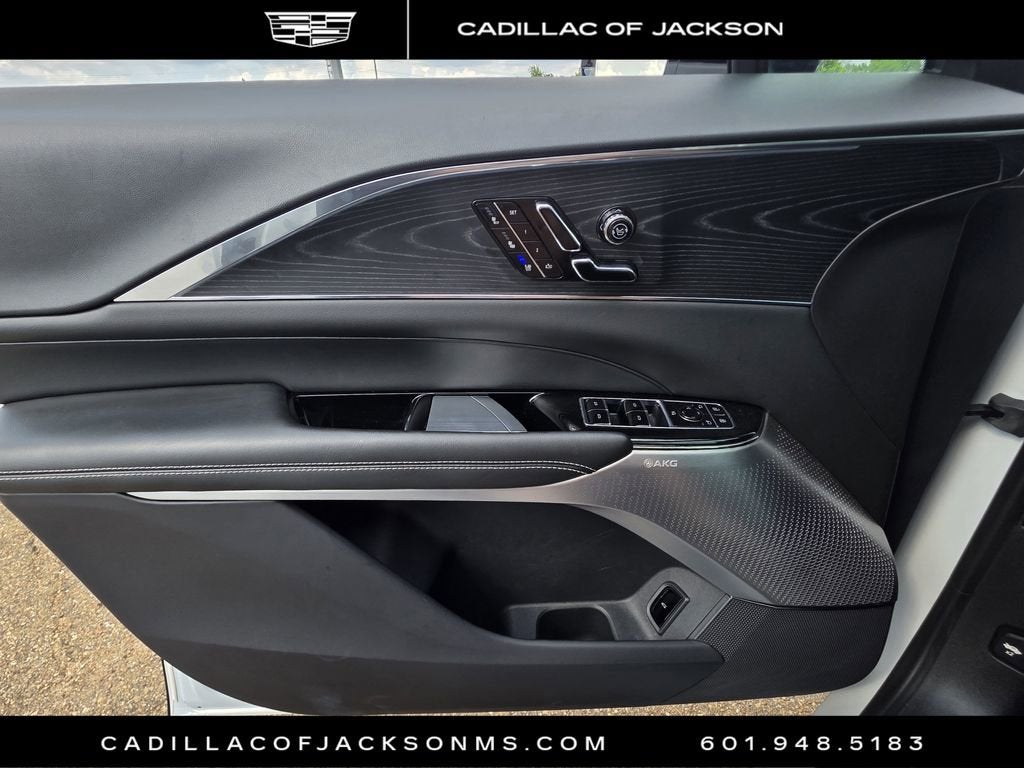 2024 Cadillac LYRIQ Luxury 2