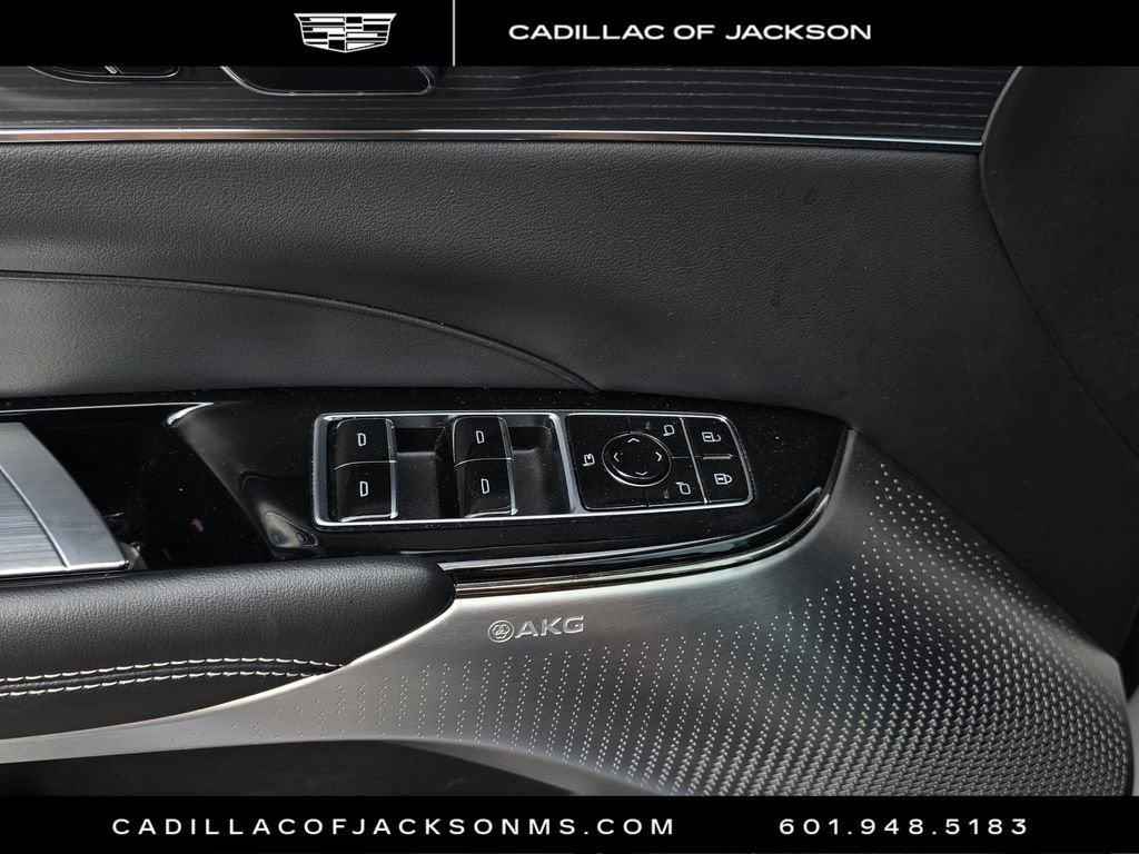 2024 Cadillac LYRIQ Luxury 2