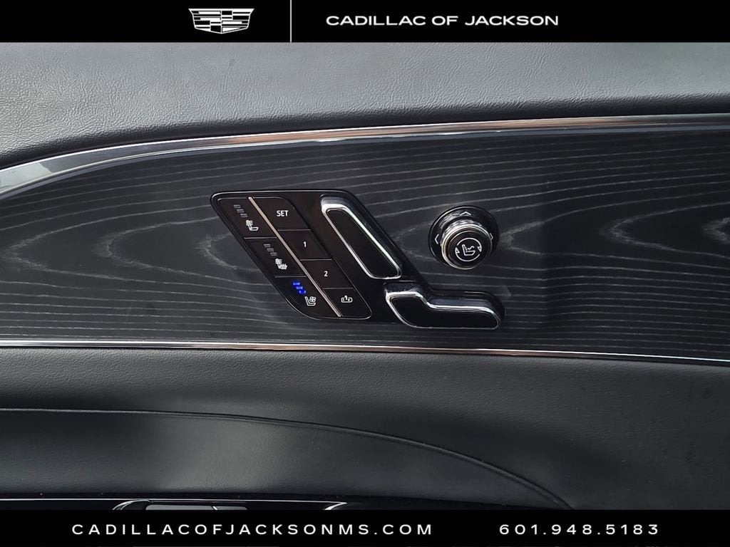 2024 Cadillac LYRIQ Luxury 2