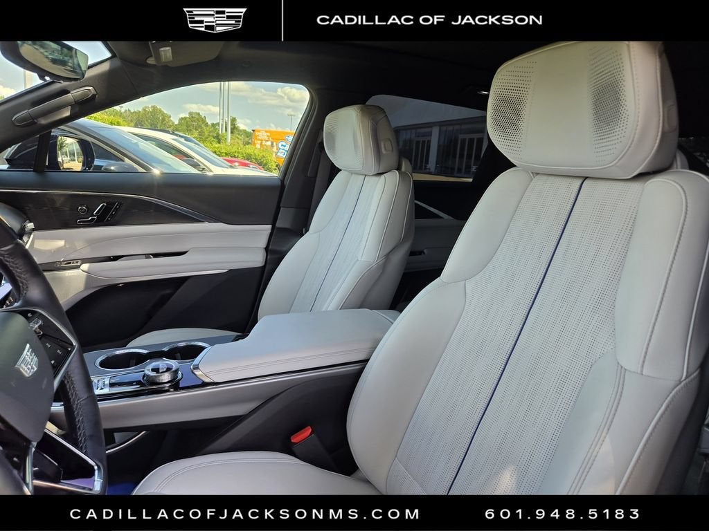 2024 Cadillac LYRIQ Luxury 3