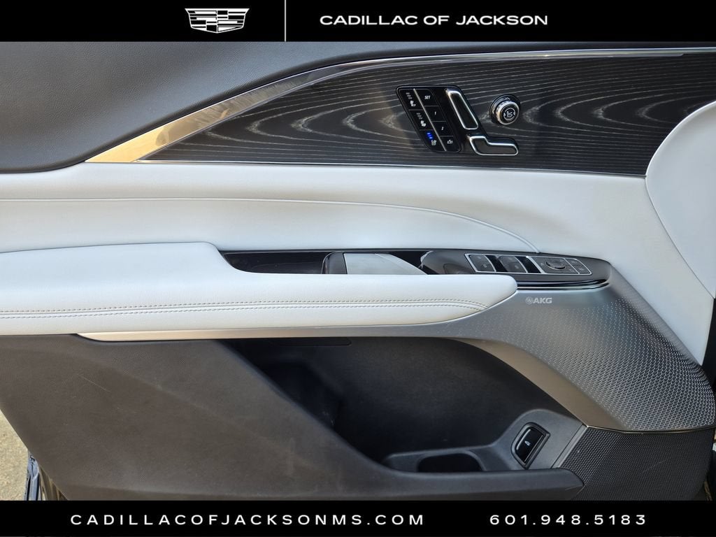 2024 Cadillac LYRIQ Luxury 3