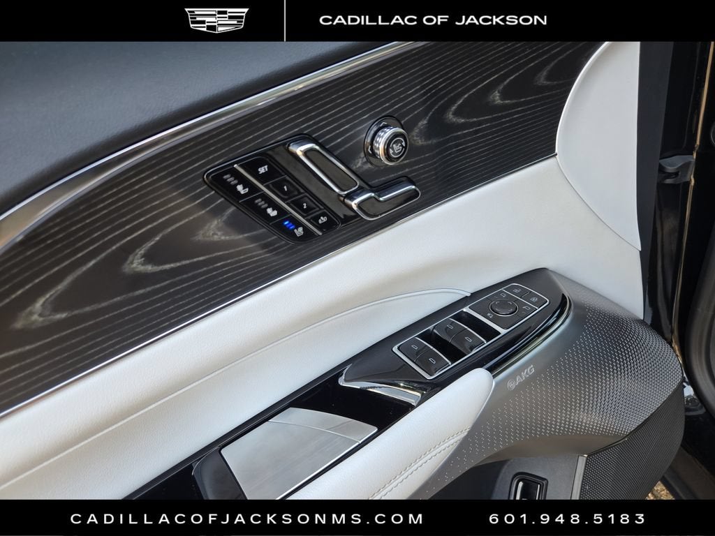 2024 Cadillac LYRIQ Luxury 3