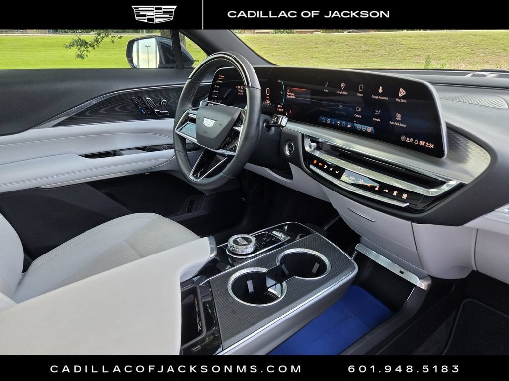 2024 Cadillac LYRIQ Luxury 3