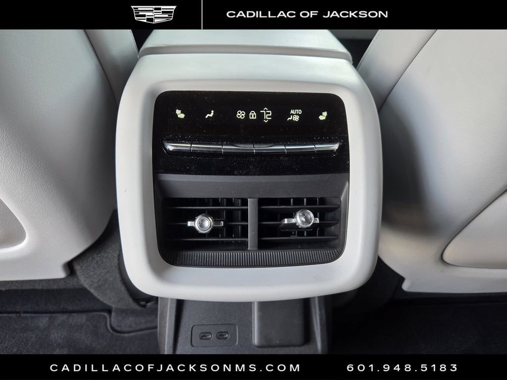 2024 Cadillac LYRIQ Luxury 3