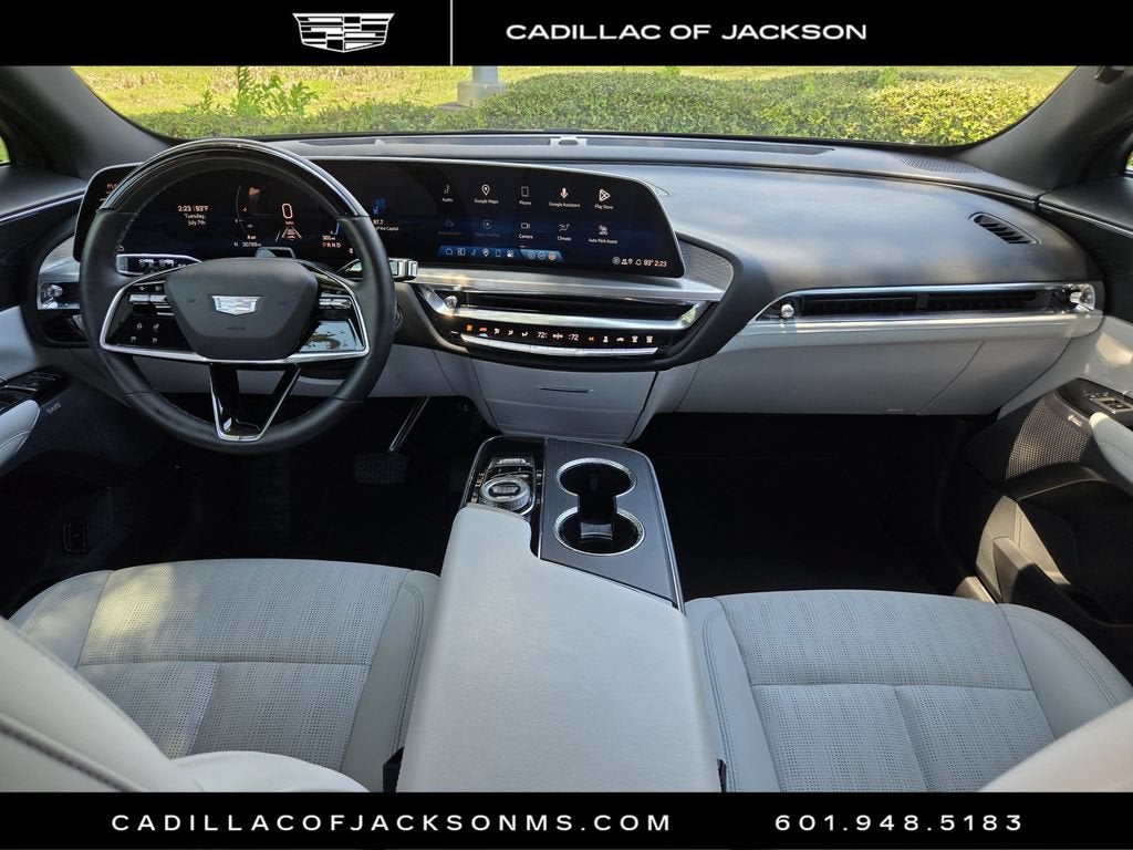 2024 Cadillac LYRIQ Luxury 3