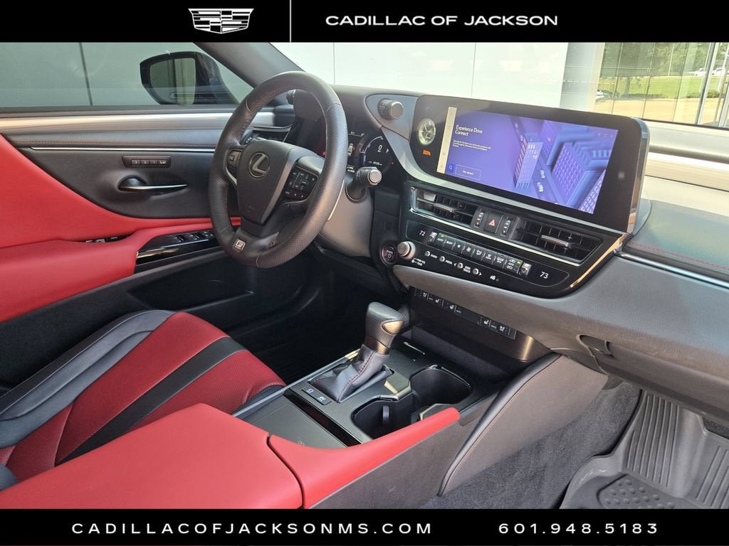 2023 Lexus ES ES 300h F SPORT Handling