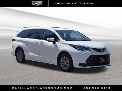 2025 Toyota Sienna LE