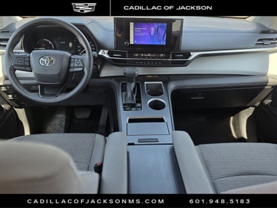 2025 Toyota Sienna LE