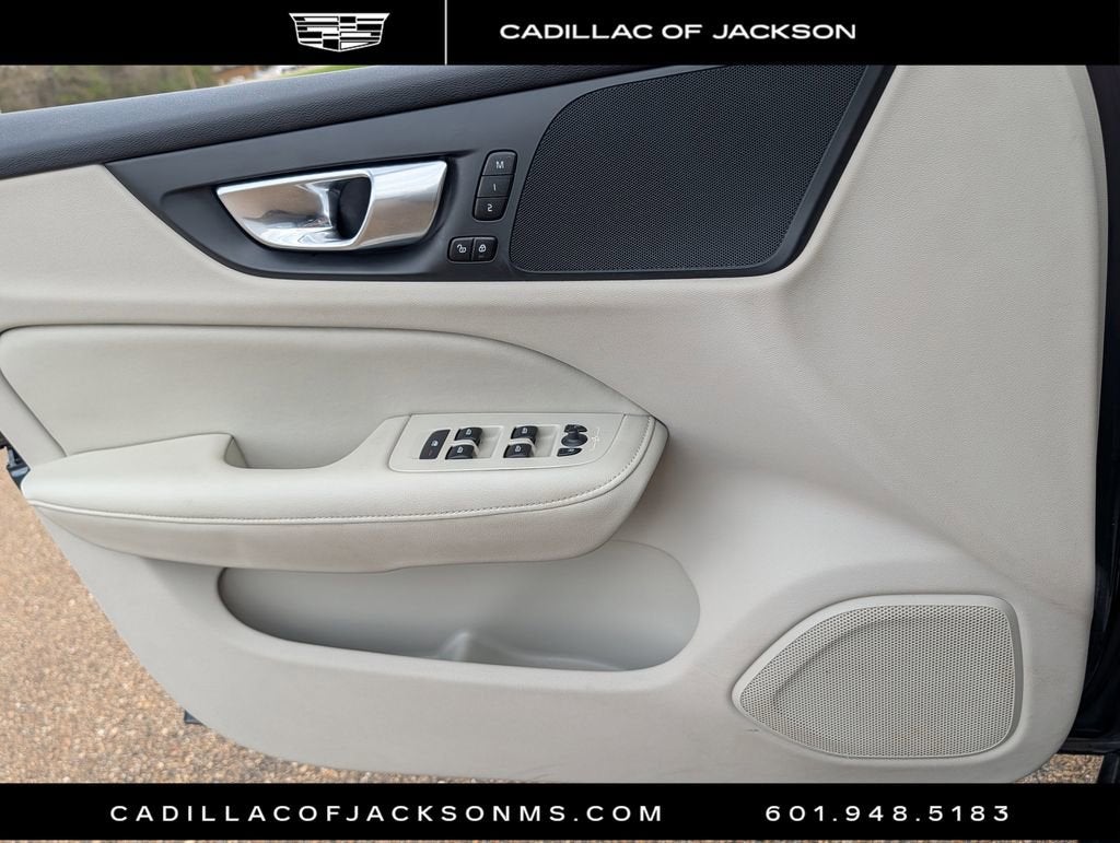 2024 Volvo S60 Core Dark Theme