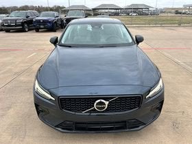 2024 Volvo S60 Core Dark Theme