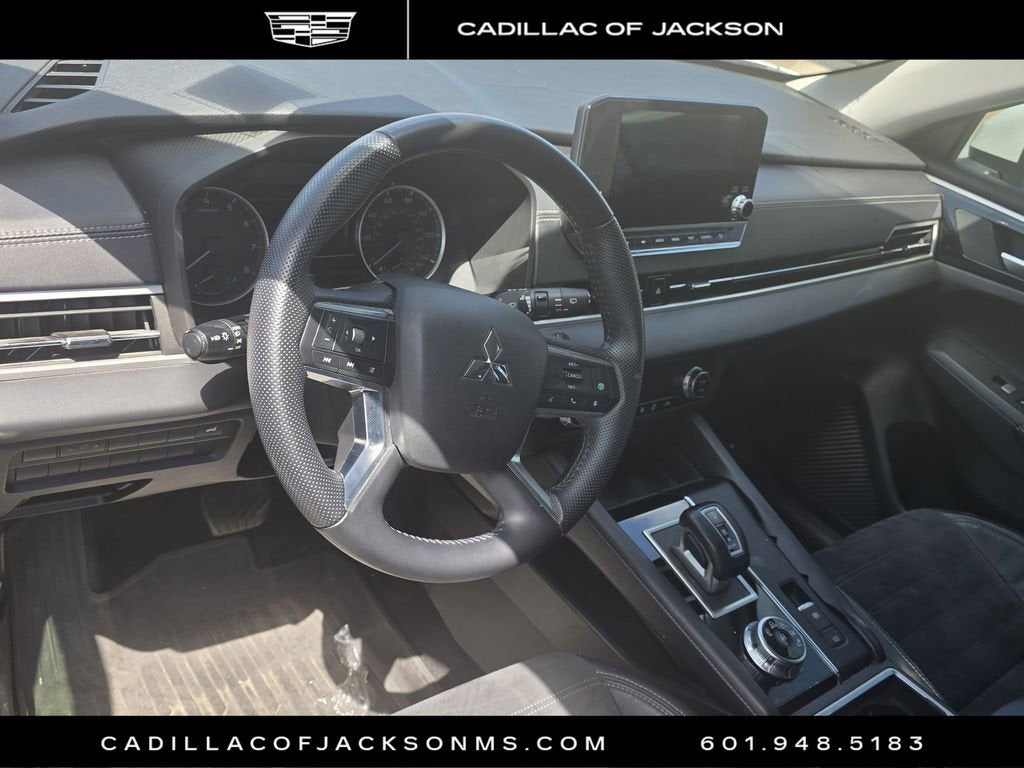 2023 Mitsubishi Outlander SE