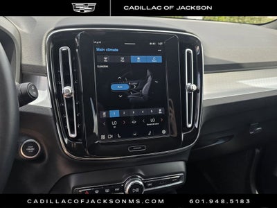 2024 Volvo XC40 Core Bright Theme