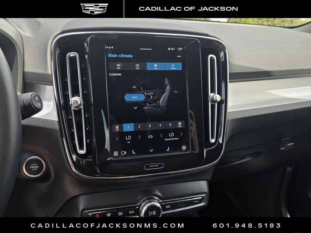 2024 Volvo XC40 Core Bright Theme