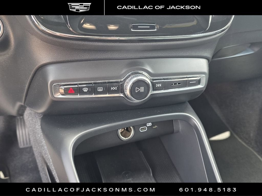 2024 Volvo XC40 Core Bright Theme