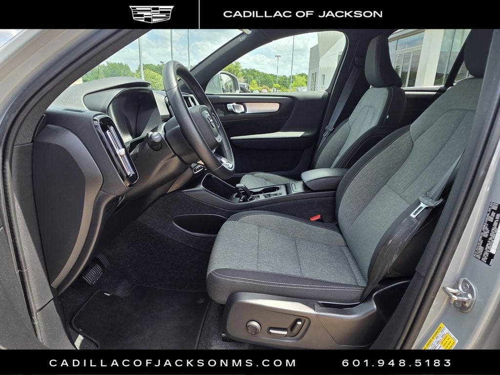 2024 Volvo XC40 Core Bright Theme