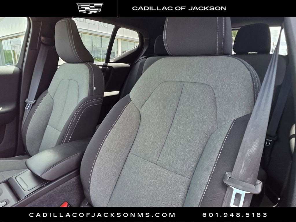 2024 Volvo XC40 Core Bright Theme