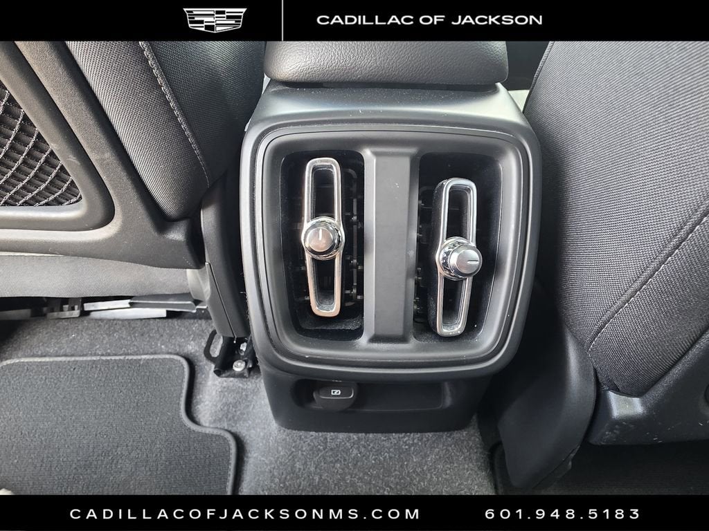 2024 Volvo XC40 Core Bright Theme