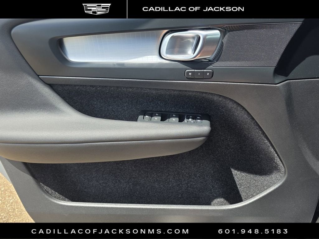 2024 Volvo XC40 Core Bright Theme