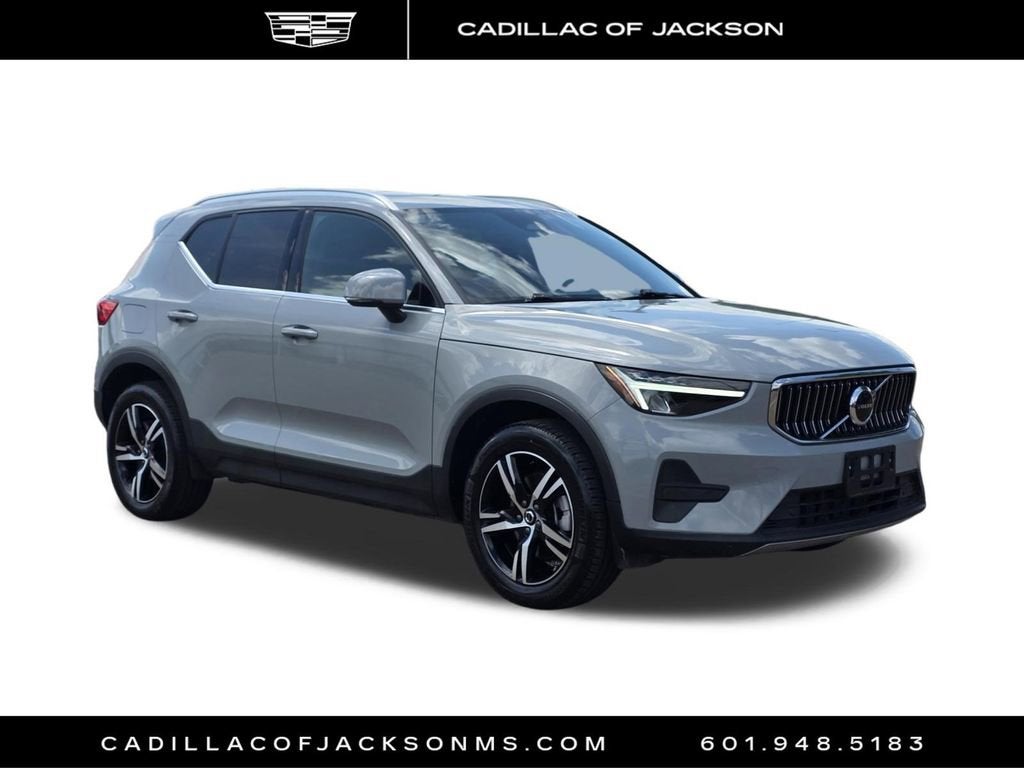 2024 Volvo XC40 Core Bright Theme