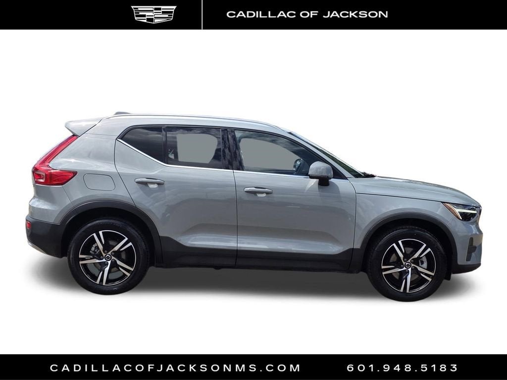2024 Volvo XC40 Core Bright Theme