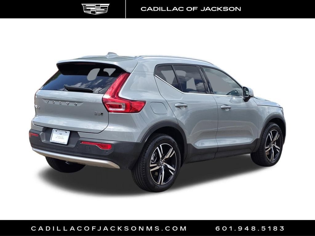 2024 Volvo XC40 Core Bright Theme