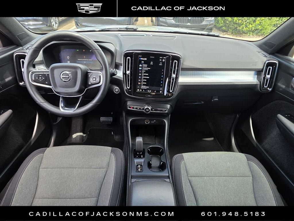 2024 Volvo XC40 Core Bright Theme